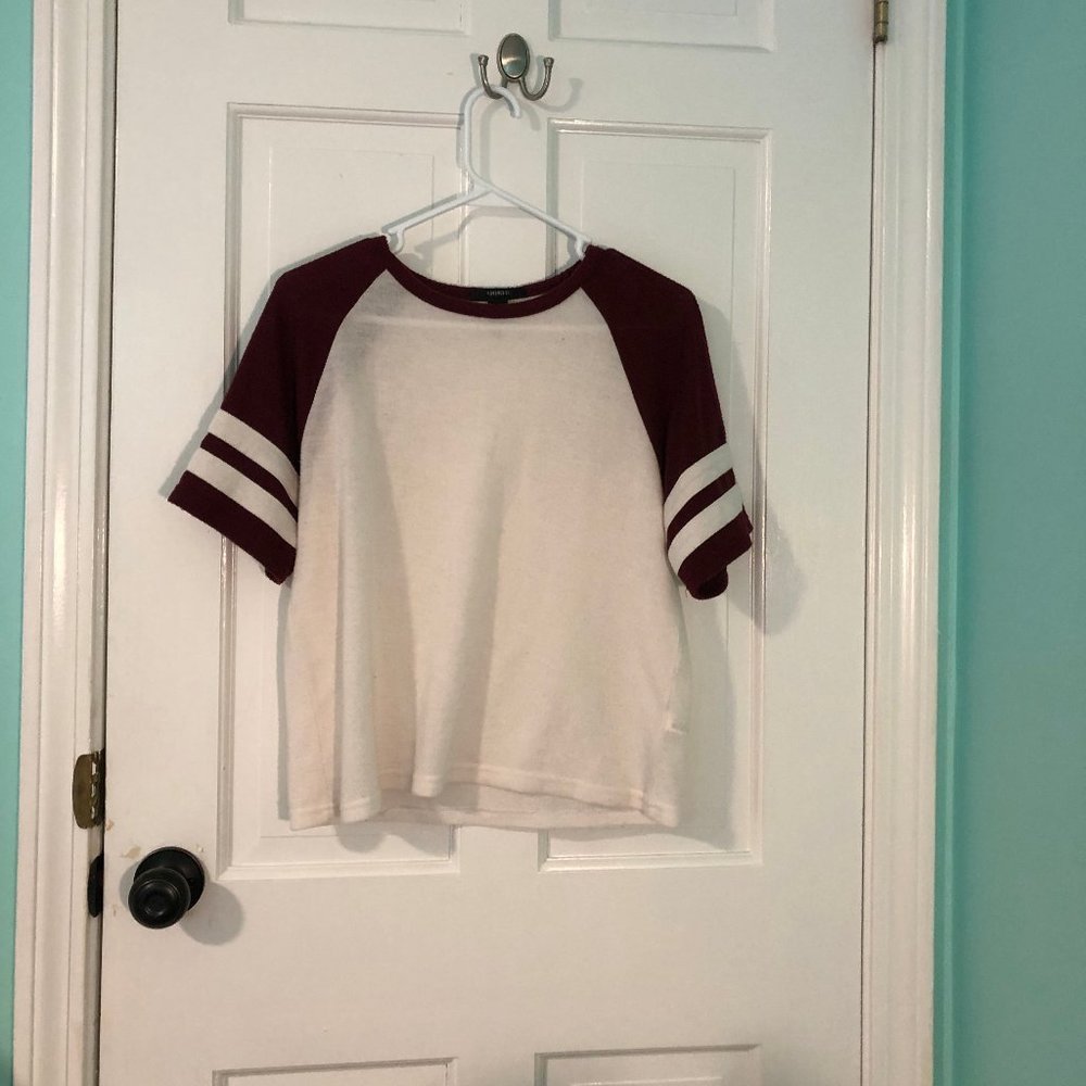 Srtriped sleeve t-shirt